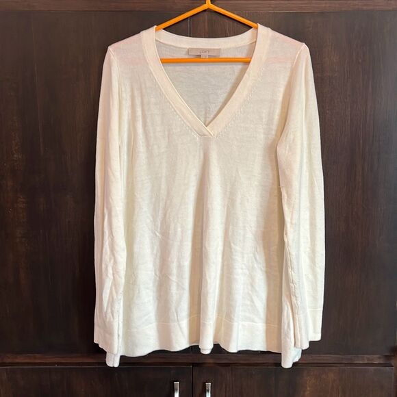 LOFT Cream V-neck Sweater Size Medium - Picture 2 of 5